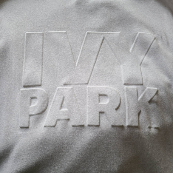 IVY PARK Beyonce White Logo Monotone Embossed Long Sleeve Tee Women's Size Small - Picture 2 of 8